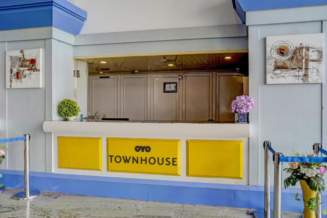 Townhouse 809 Royal Palms Hotel - Rose Collection Мумбаи Экстерьер фото