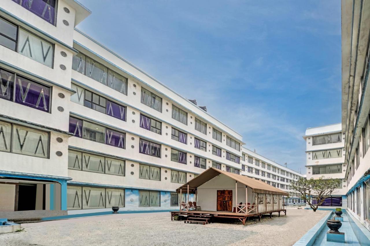 Townhouse 809 Royal Palms Hotel - Rose Collection Мумбаи Экстерьер фото