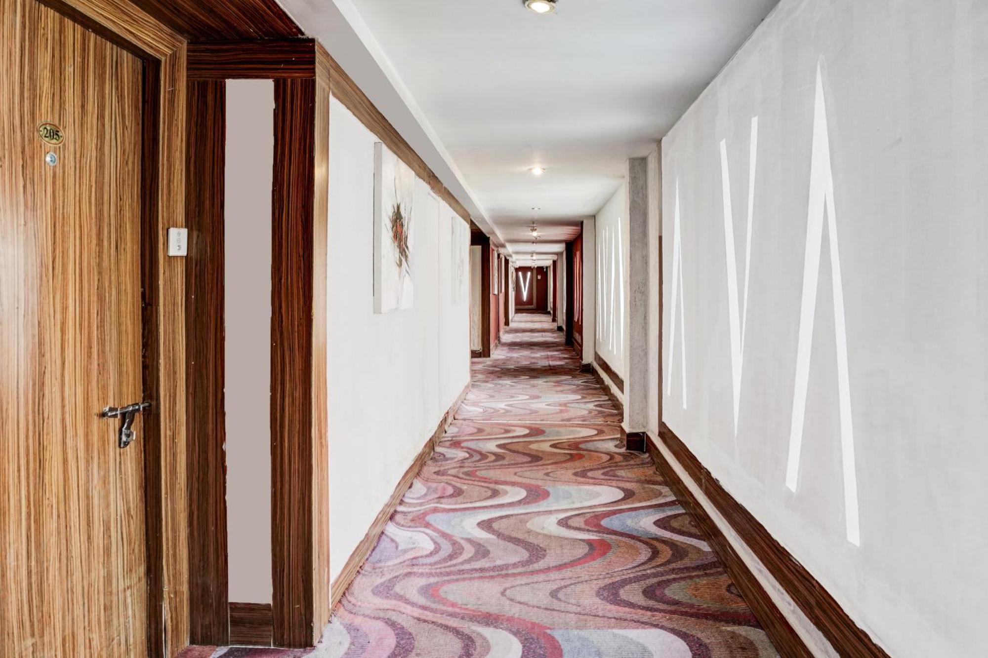 Townhouse 809 Royal Palms Hotel - Rose Collection Мумбаи Экстерьер фото